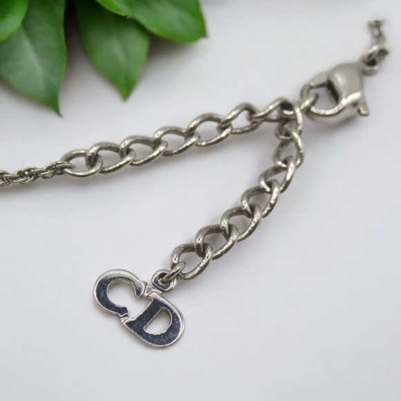 DIOR Signature D Logo Necklace β¨π€© - Picture 5 of 6